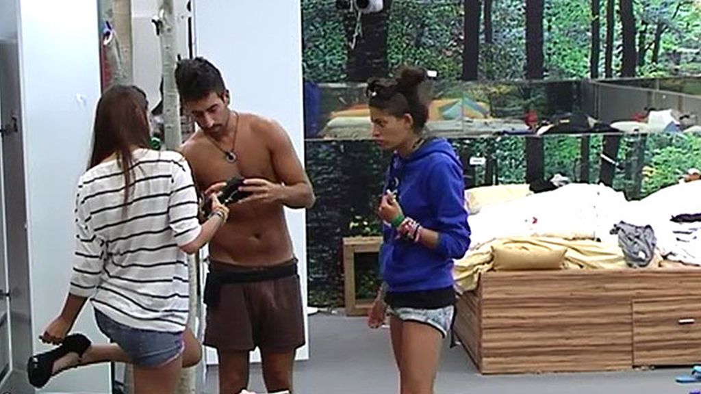 Las concursantes dudan con sus estilismo ¿Qué zapatos? ¿Me pongo medias?