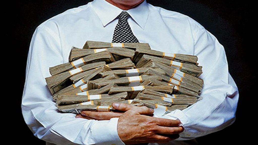 Los ricos son más egoístas, tramposos y propensos a violar la ley que las personas pobres. Los ricos son más egoístas, tramposos y propensos a violar la ley que las personas pobres.