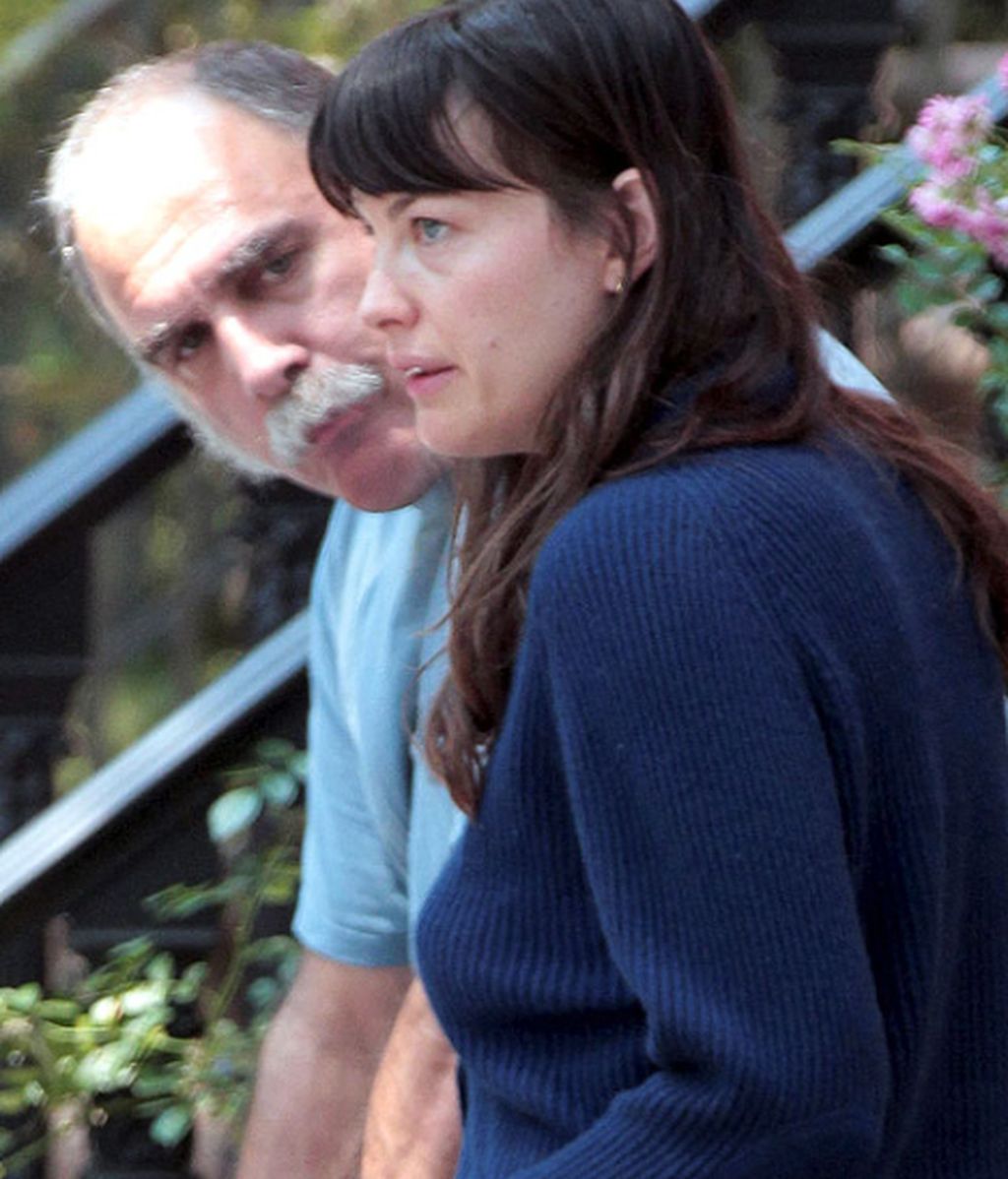 Liv Tyler, salir al balcón vestida de mesa camilla...¡no hay necesidad!