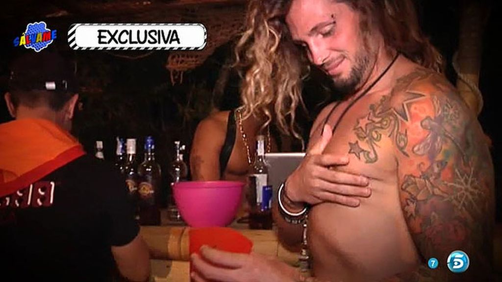 Víctor Sandoval aprovecha su primera noche en 'Campamento de verano'