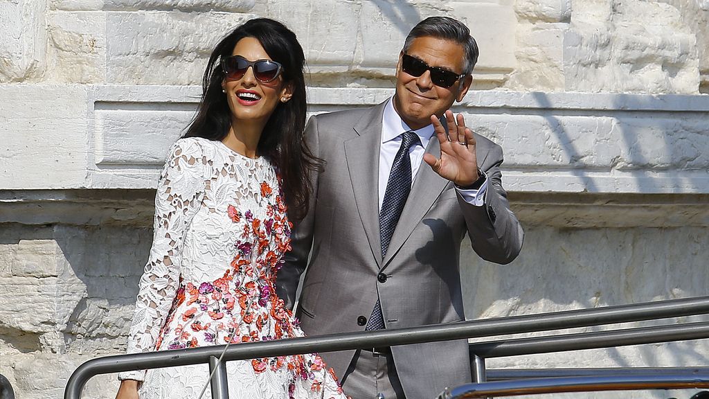 George Clooney y Amal Alamuddin dejando el hotel