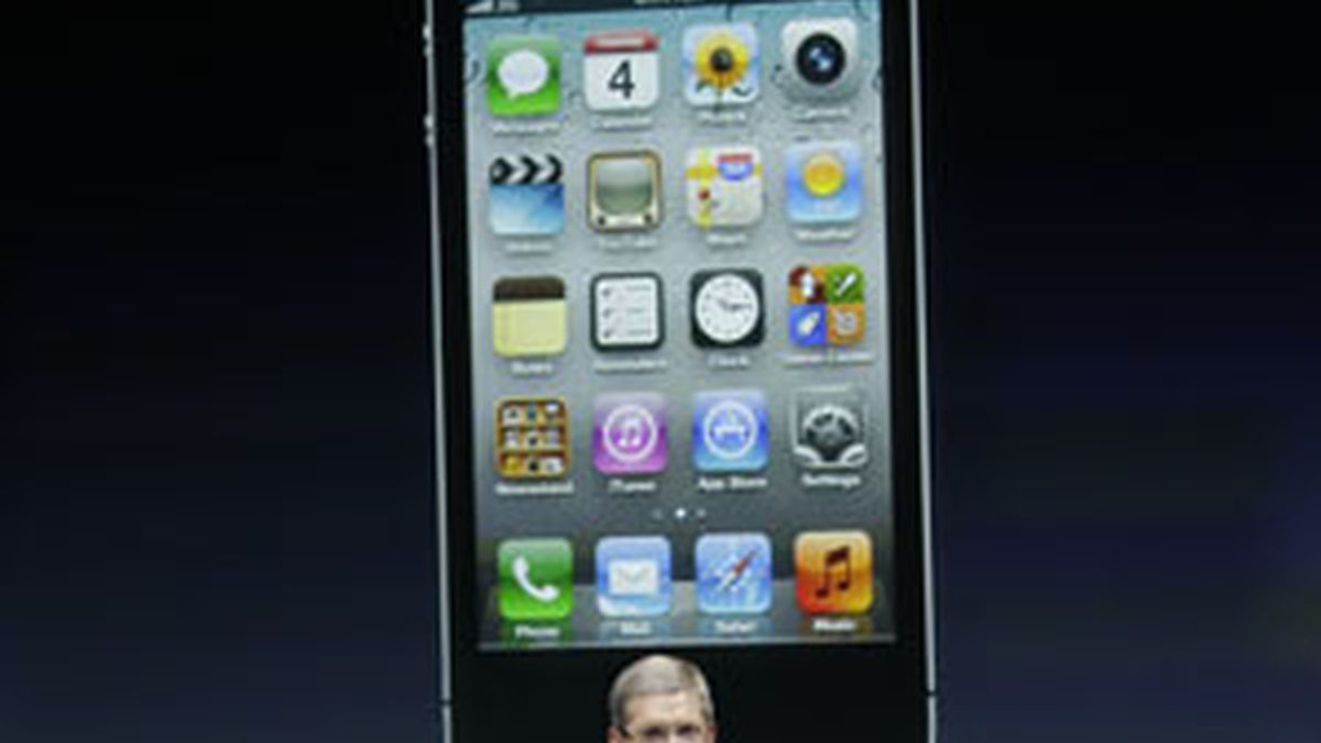 Tim Cook presenta el iPhone 4S