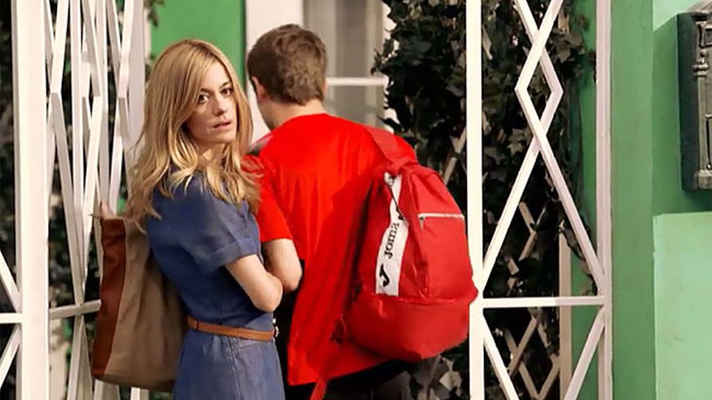 Su abuela ejerce como celestina, pero Jacobo no consigue su objetivo