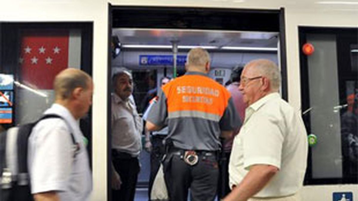 Metro de Madrid vuelve a funcionar aunque al 50%. Vídeo: Informativos Telecinco. Metro de Madrid vuelve a funcionar aunque al 50%. Vídeo: Informativos Telecinco.