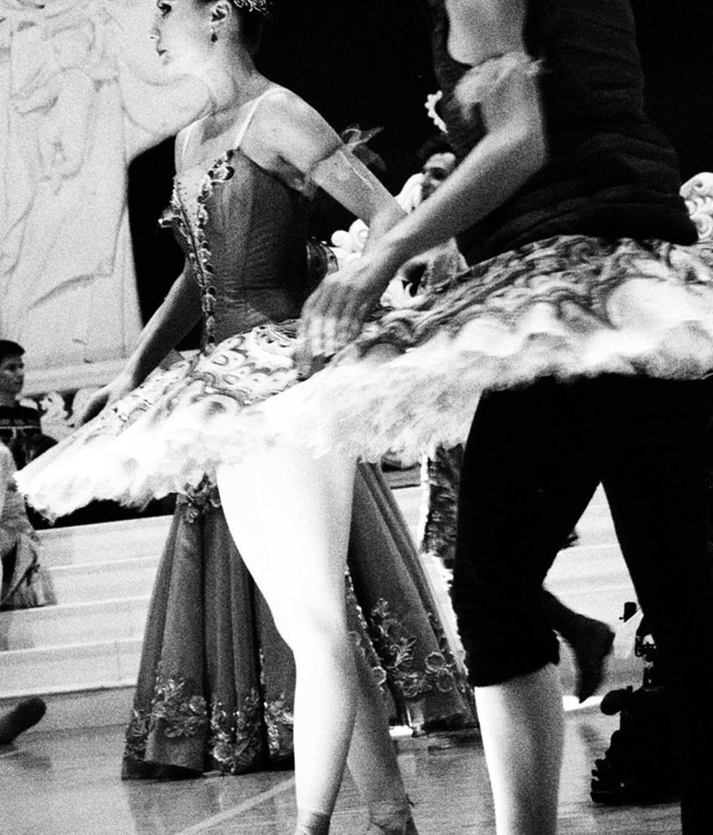 Así calientan los bailarines de Duato antes del ensayo general de 'La Bella Durmiente'