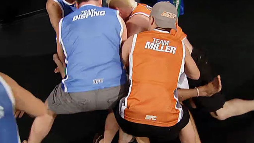 Aspirantes y entrenadores casi llegan a las manos