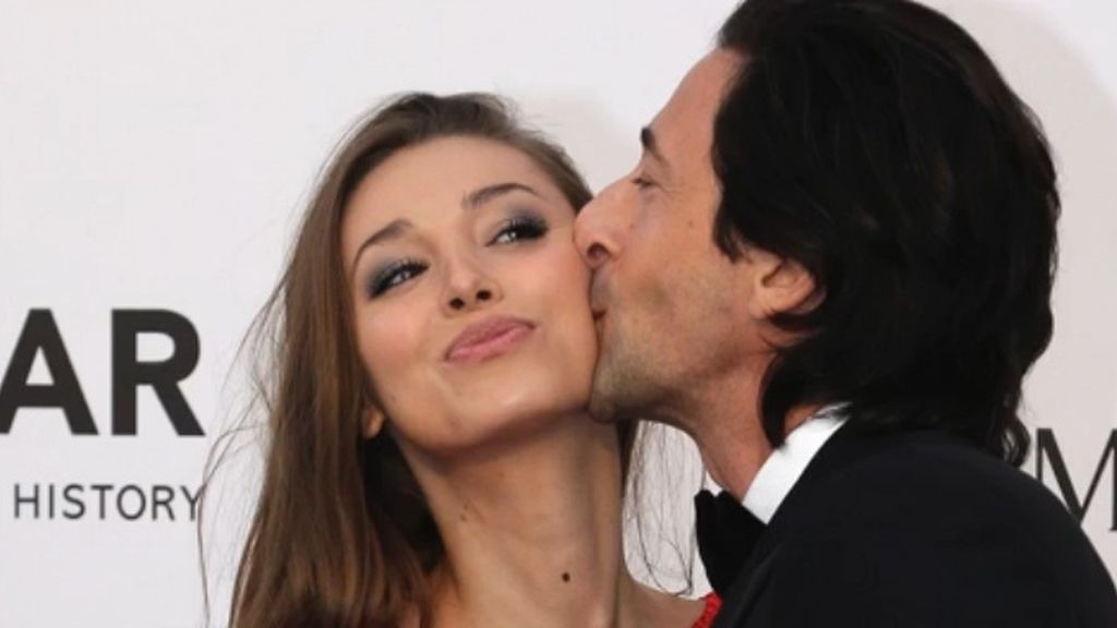 Las celebrities se besan no solo por San Valentín