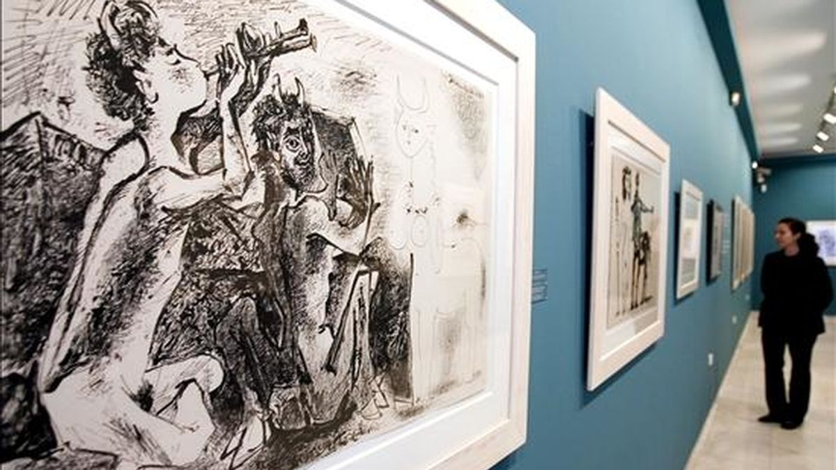En la imagen, una de las obras del pintor Pablo Picasso Los Faunos y la Mujer Centauro, presentada en la inauguración de la exposición "Picasso: Leyenda de Los Siglos" en la Casa Natal del artista en Málaga. EFE/Archivo