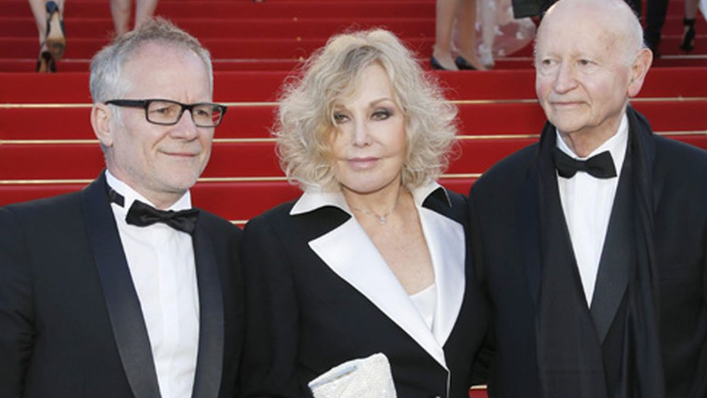 Kim Novak acompañada por Thierry Fremaux y Gilles Jacob