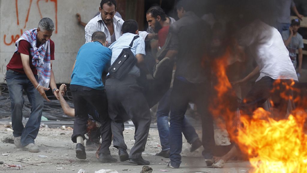 Egipto estalla en otra espiral de violencia en el llamado 'Viernes de la Ira'