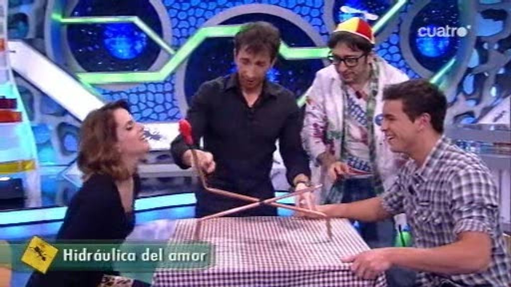 Competición de culos entre Mario Casas y Macarena Gómez