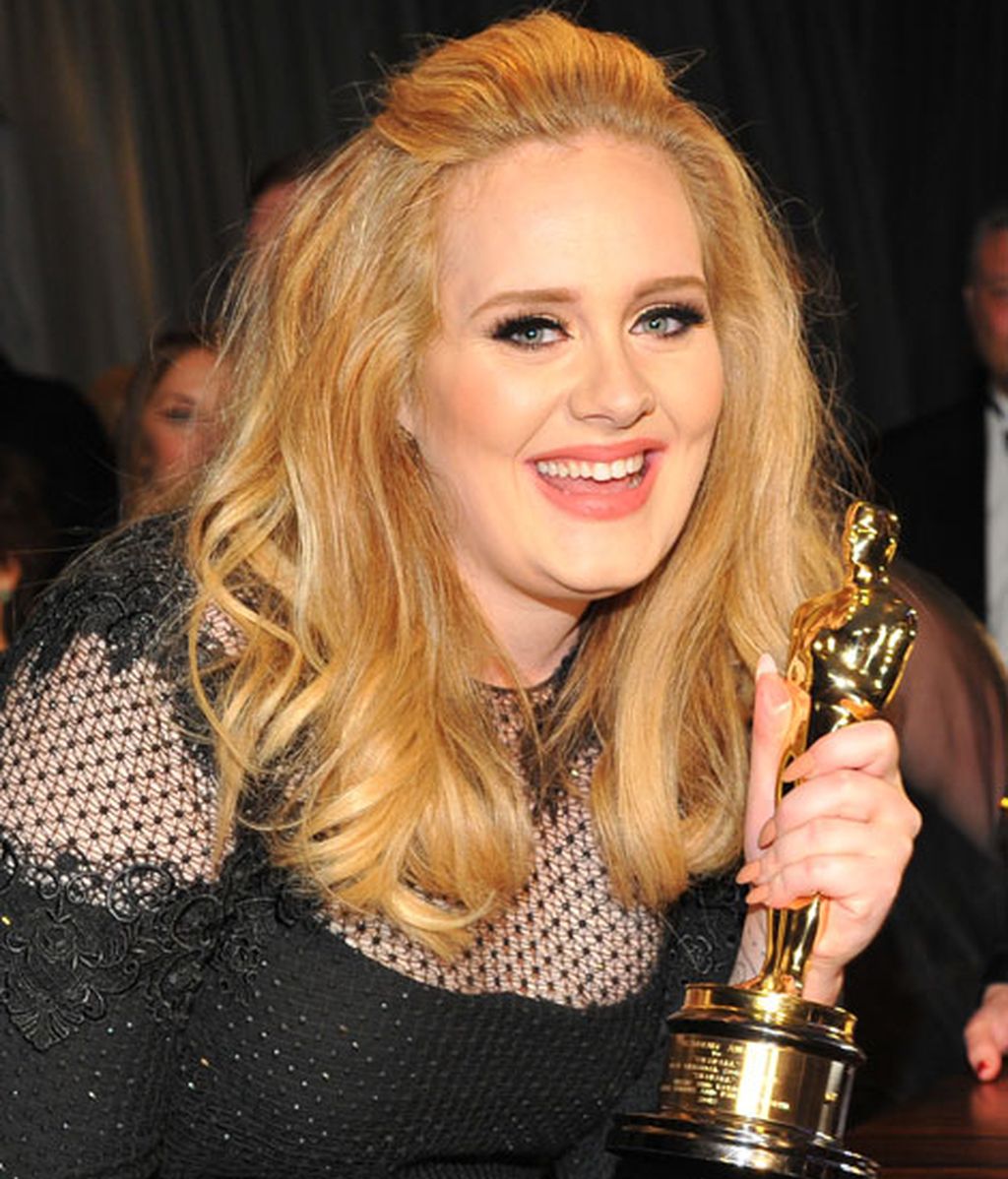 Adele feliz con su Oscar