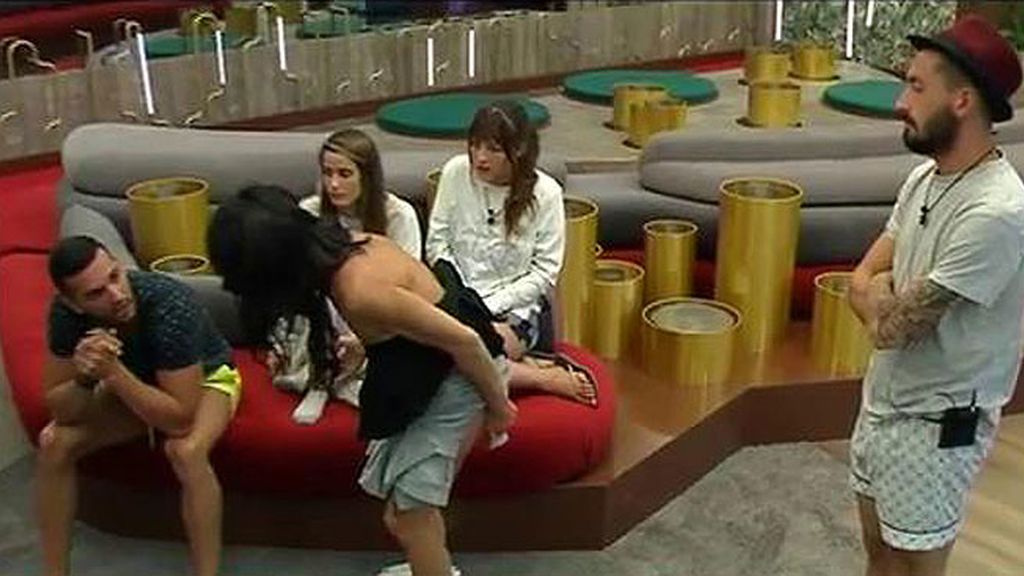 Se ha enfadado porque no consigue dormir por los ruidos