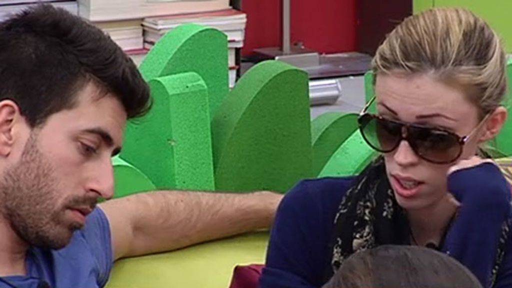 Miriam se desahoga con sus compañeros