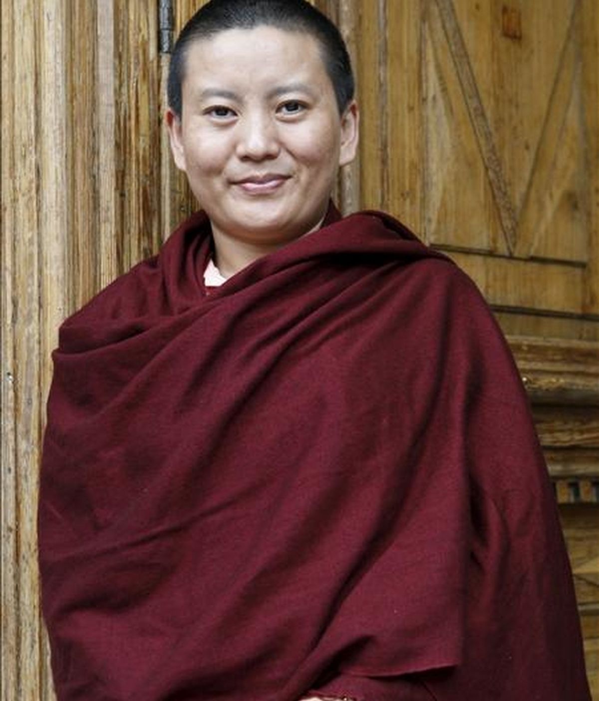 La cantante y monja budista Ani Choying Dolma, nepalí de origen tibetano, decidió a los diez años hacerse monja nepalí porque no quería casarse, pues ello equivalía a recibir de un marido las palizas que ya le había dado su padre. Hoy, cantante de éxito, ha desvelado su dura niñez en la autobiografía "La canción de la libertad". EFE