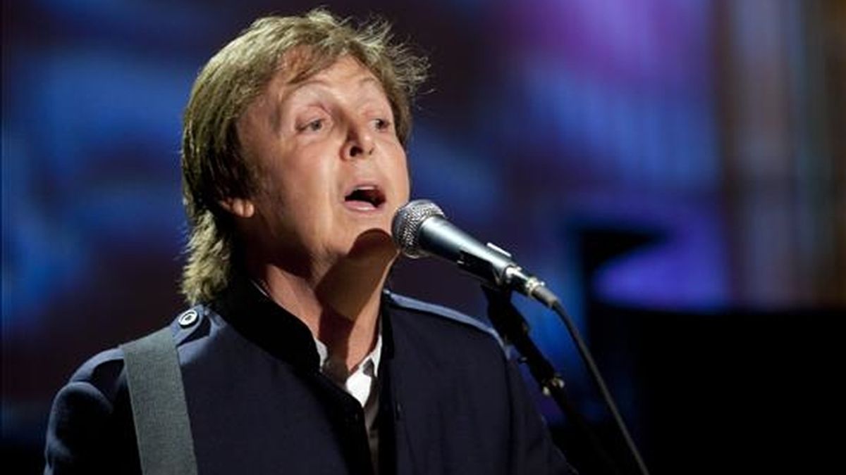 El músico británico Paul McCartney canta durante un concierto en la Casa Blanca el pasado 2 de junio. EFE/Archivo