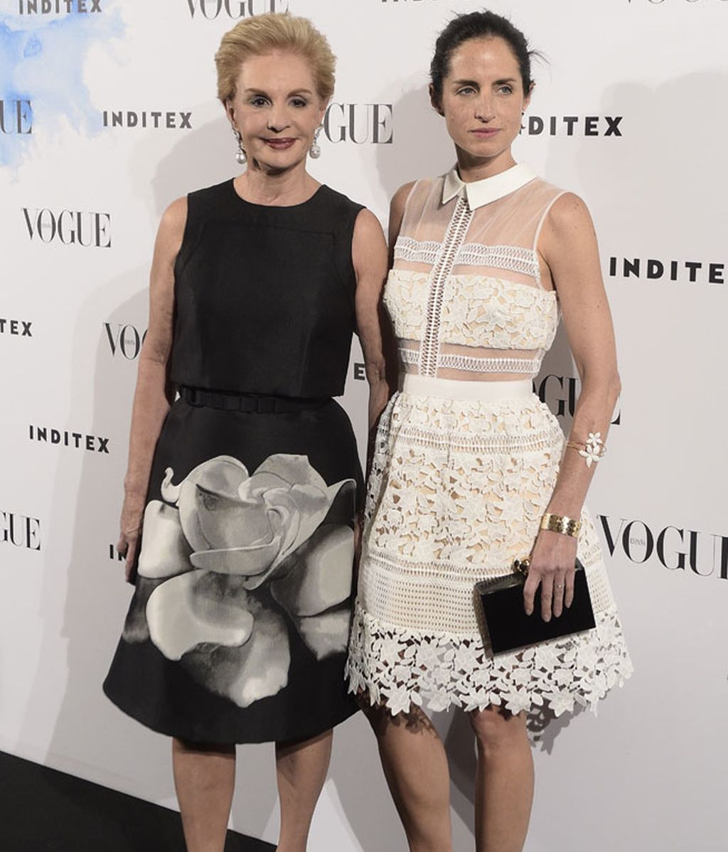 Carolina Herrera se enfundó un vestido negro con flor estampada de su propia colección