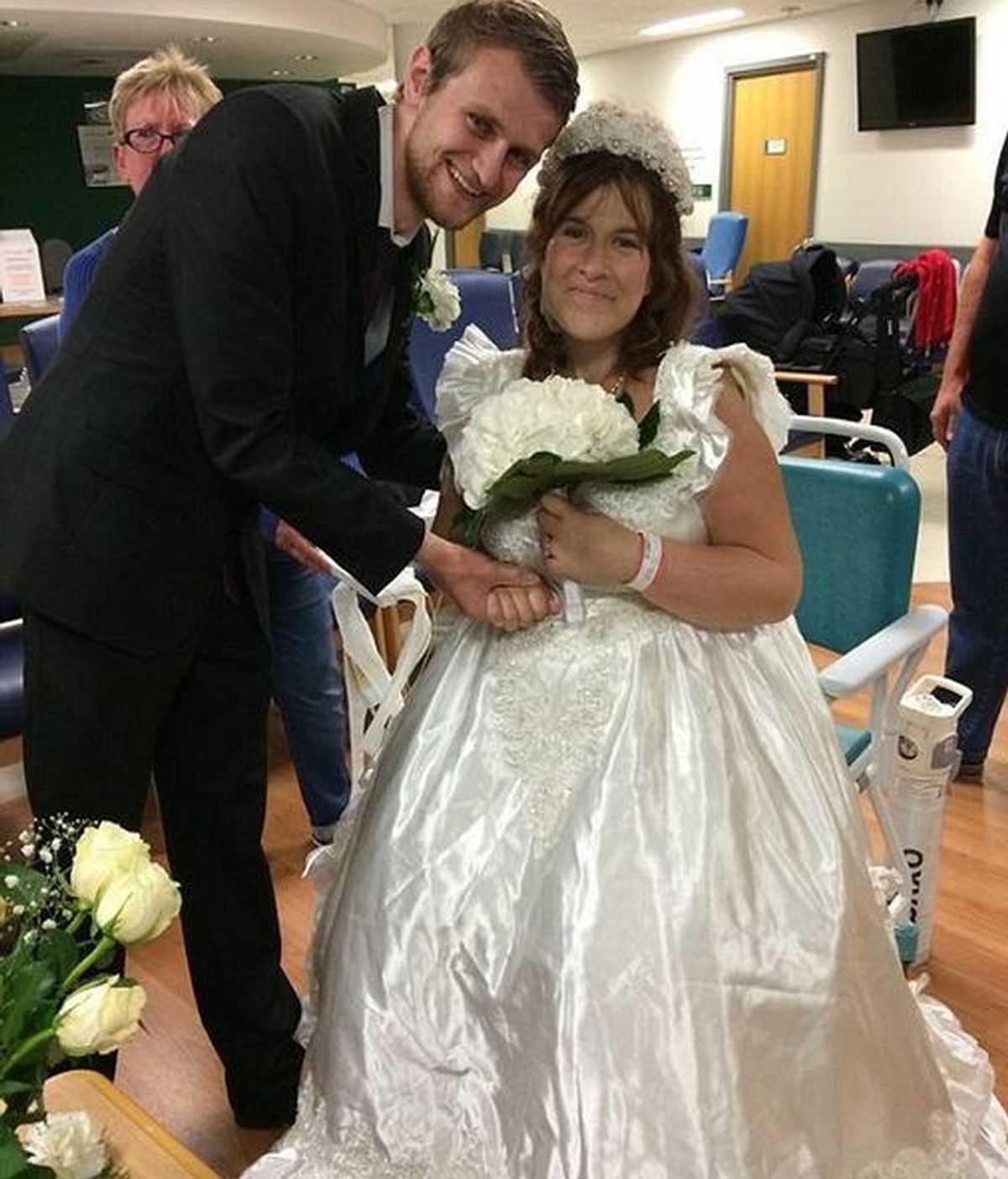 Se casó en la sala de espera del hospital al saber que tenía solo 48 horas de vida