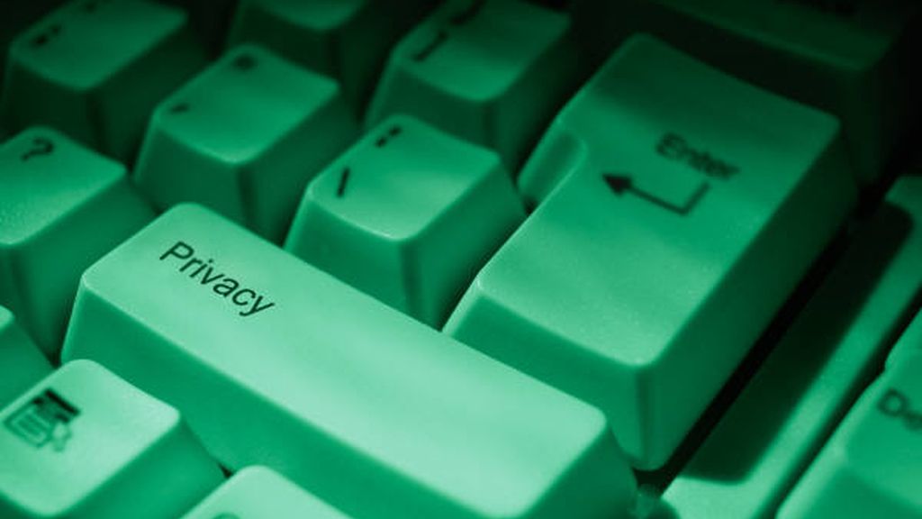 La mayoría de los españoles no cree que sea una buena idea añadir como 'amigo' a su jefe en las redes sociales.