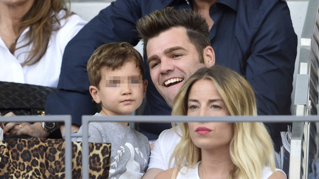 Avión, ternura y tenis: Fonsi Nieto y su hijo #Lucasmolón, en el Open de Madrid