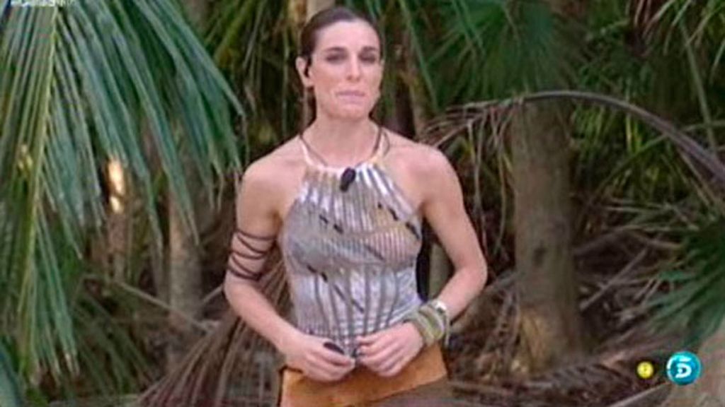 Bañadores, pareos, collares...los estilismos de Raquel, en fotos