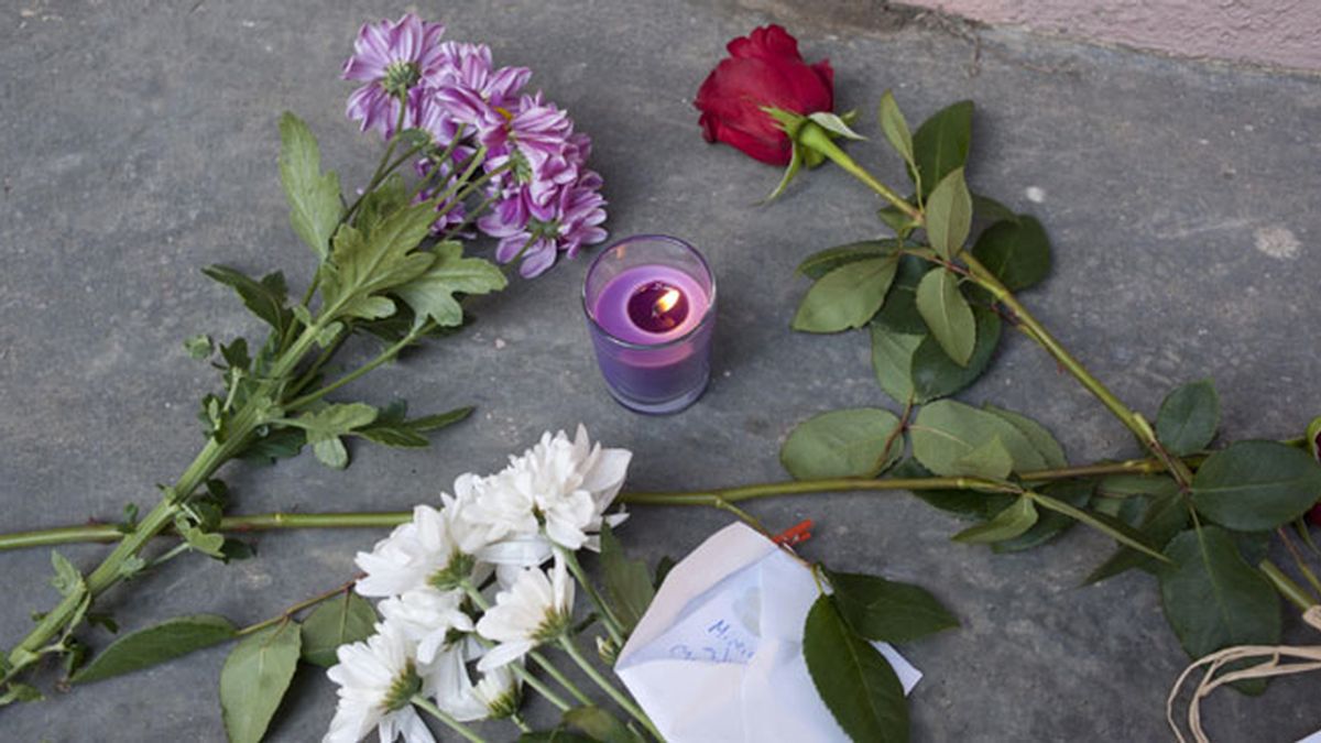 Flores en memoria de las víctimas