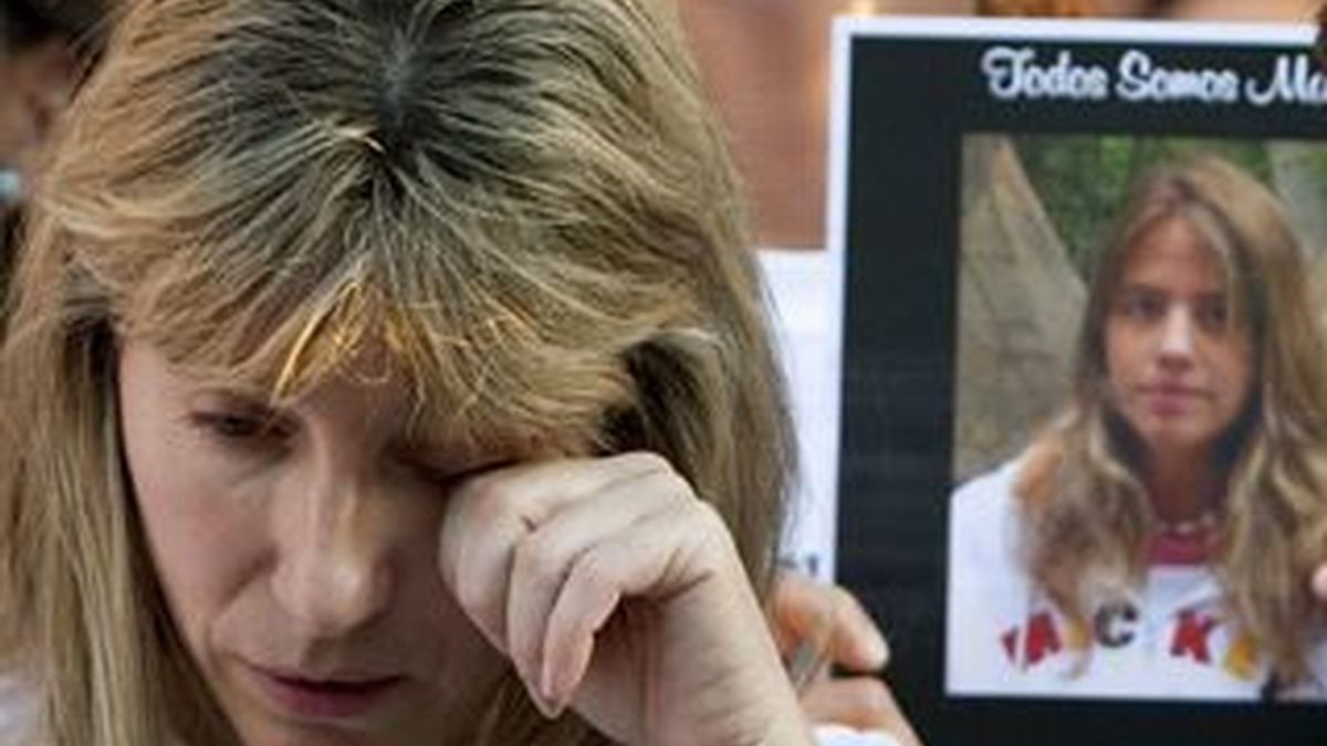 Imagen de la madre de Marta del Castillo durante una de las últimas manifestaciones para pedir que se siga investigando la desaparición de su hija. Foto: EFE