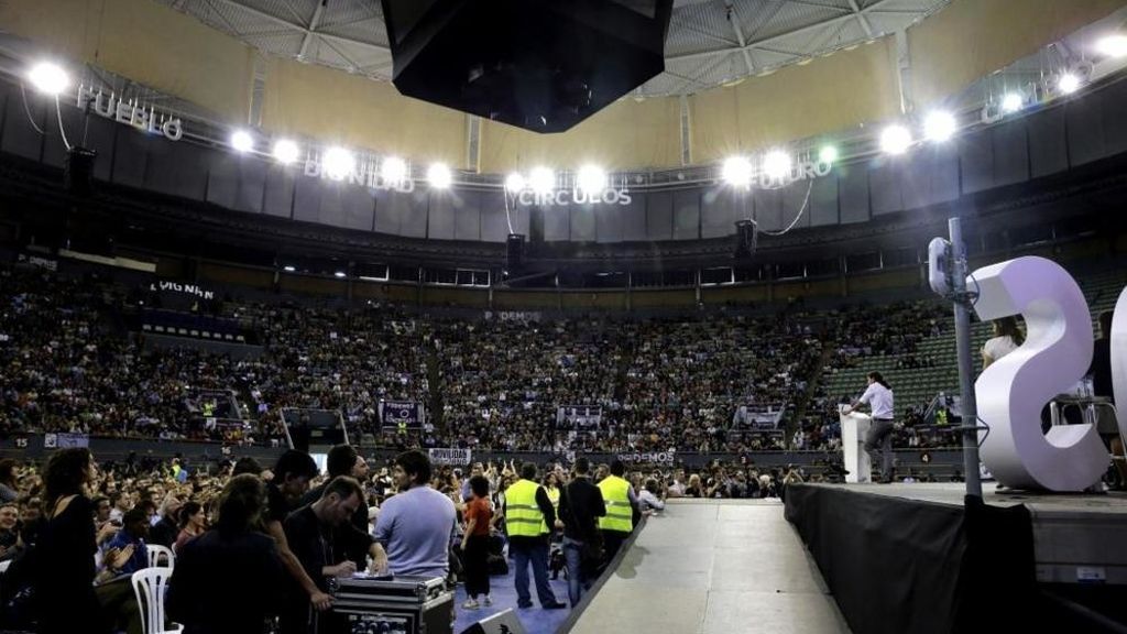 Asamblea de Podemos en la plaza de toros de Vistalegre en Madrid