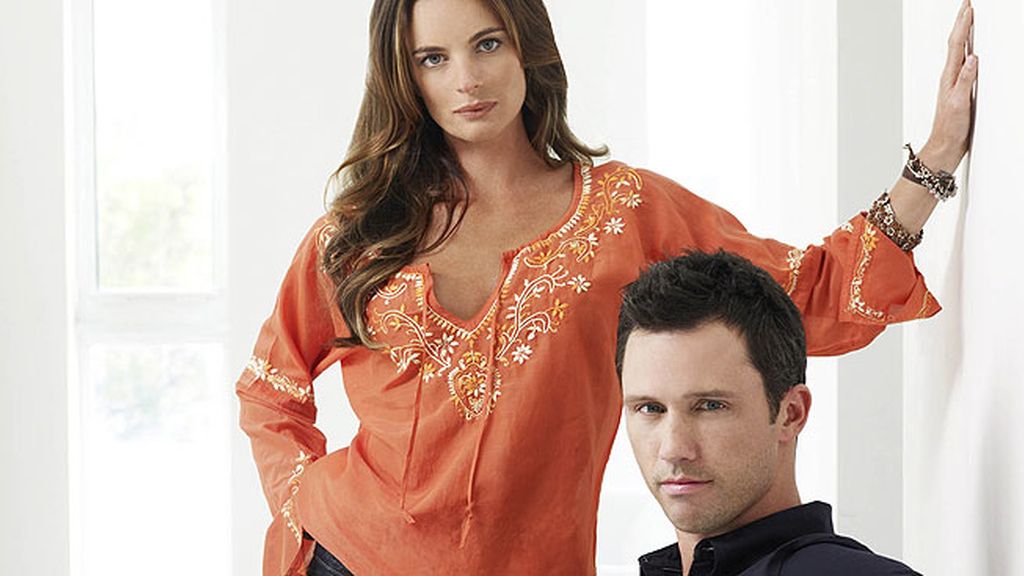 El exagente Michael Westen realiza extraoficialmente trabajos para la C.I.A. y el F.B.I