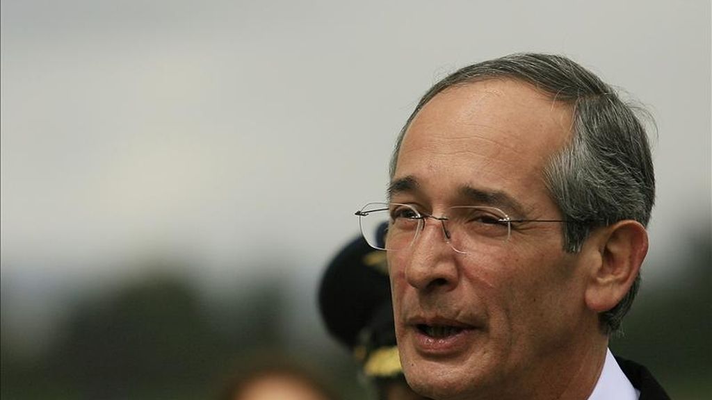 El presidente de Guatemala, Álvaro Colom, hizo el anuncio tras reunirse con alcaldes y líderes de la sociedad civil para analizar los resultados de la medida, decretada por primera vez el 19 de diciembre pasado para un periodo de un mes. EFE/Archivo El presidente de Guatemala, Álvaro Colom, hizo el anuncio tras reunirse con alcaldes y líderes de la sociedad civil para analizar los resultados de la medida, decretada por primera vez el 19 de diciembre pasado para un periodo de un mes. EFE/Archivo