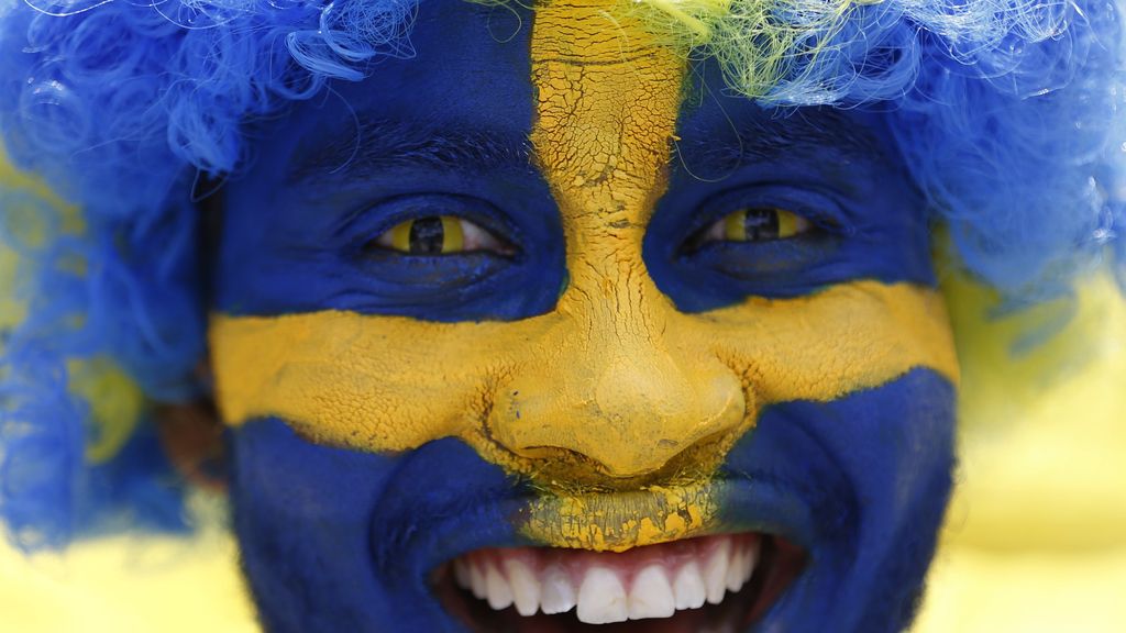 Los aficionados ‘customizados’ al completo para animar a su país en la Eurocopa (17/06/2016)