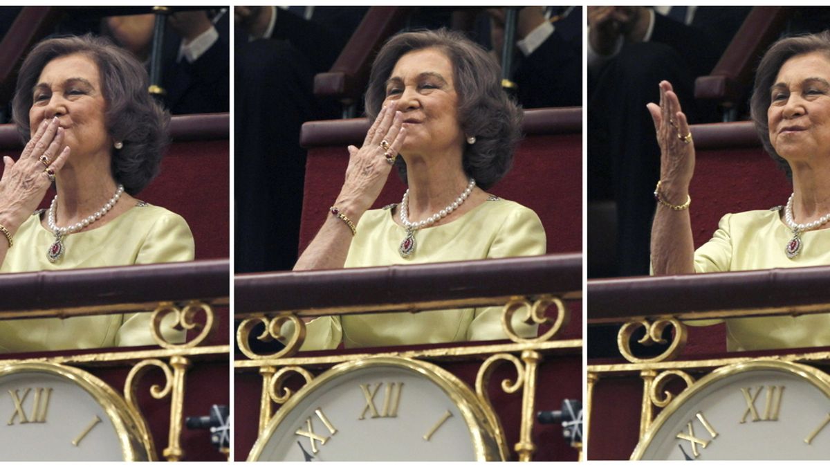 La reina madre Doña Sofía, emocionada durante la ovación
