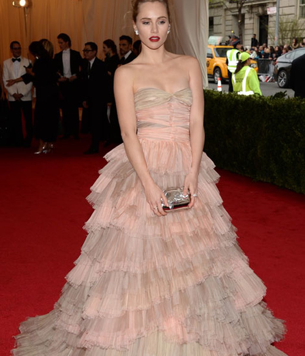 Suki Waterhouse llegó a la gala sin su novio