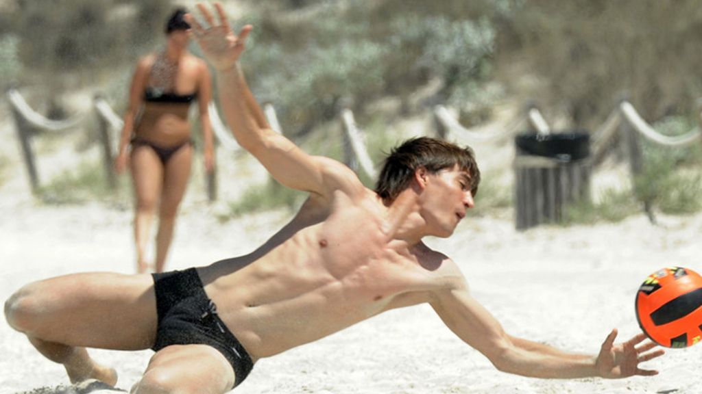Bojan anhela volver a jugar con España... tomando el sol en buena compañía
