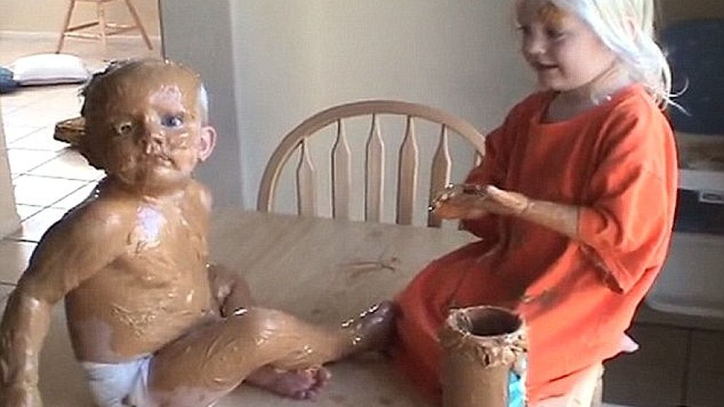 ¿Qué hay que hacer cuando un niño  hace una trastada, enfadase o reírse?