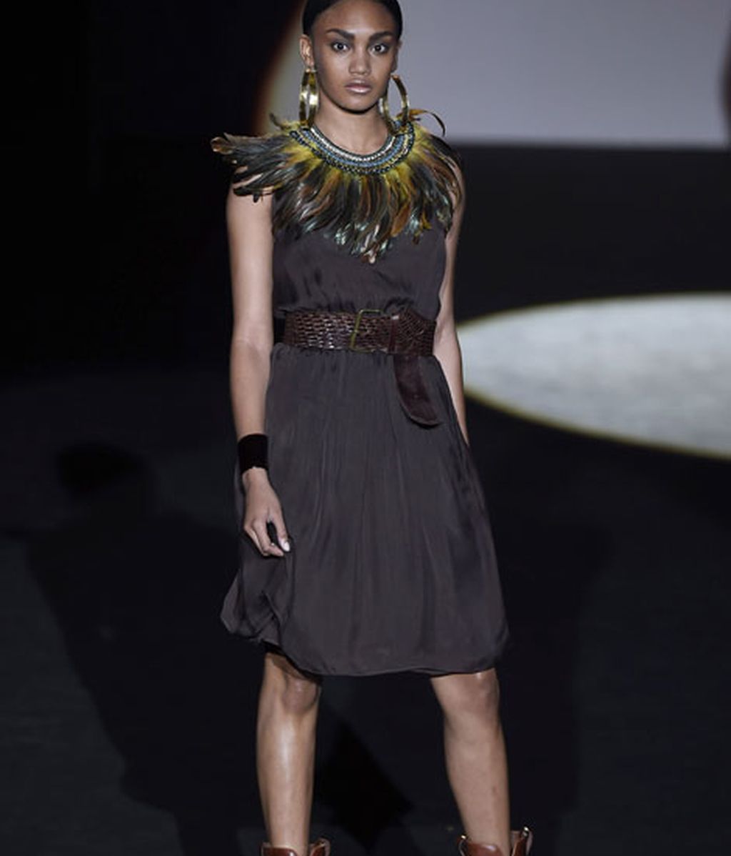 Flecos, plumas y cuero para la mujer más urbana