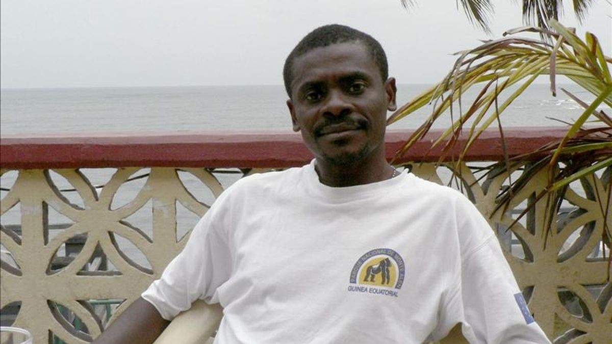 Fotografía de archivo facilitada por personas próximas a Juan Tomás Ávila Laurel del mismo, escritor y bloguero ecuatoguineano que ayer anunció el inicio de una huelga de hambre para, según declaraciones a EFE, "protestar por la situación" del país" que gobierna Teodoro Obiang Nguema. EFE