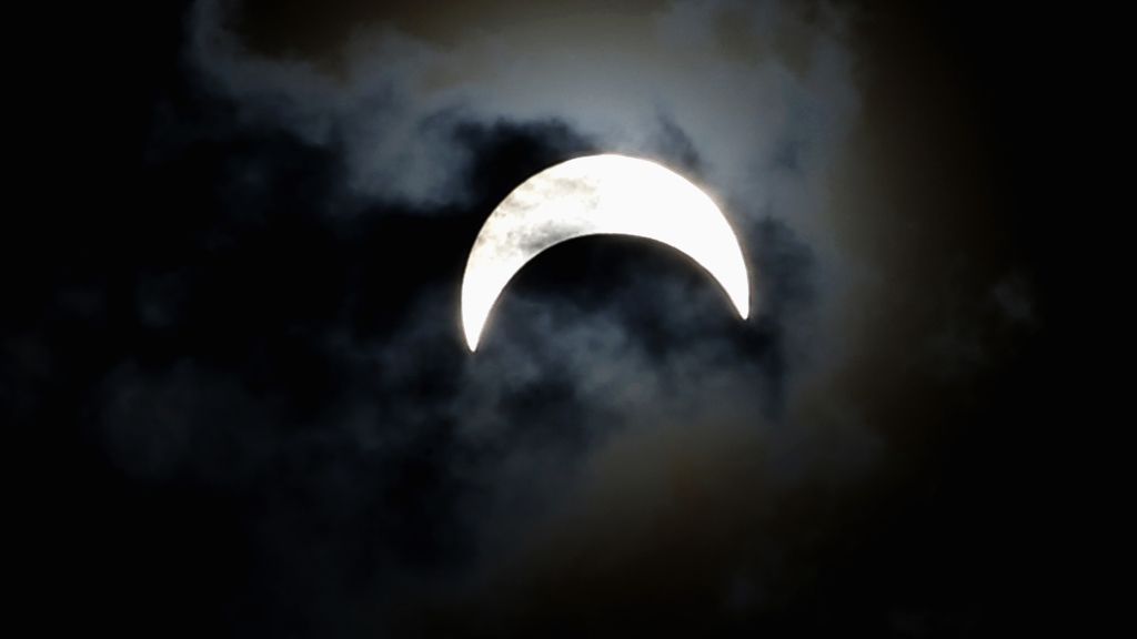 Así se ha visto el eclipse 'híbrido' de sol