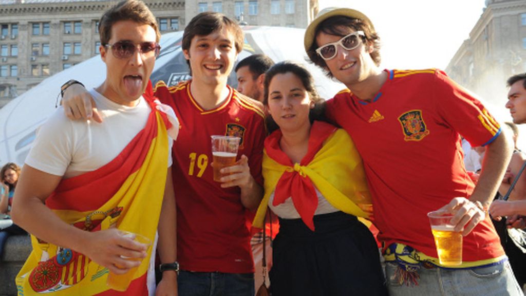 La afición española gana por goleada a la italiana