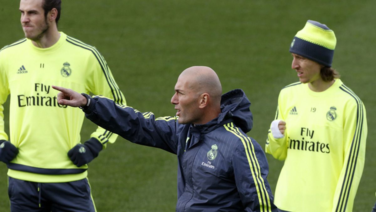 Zidane, a cambiar pitos por aplausos ante el Deportivo