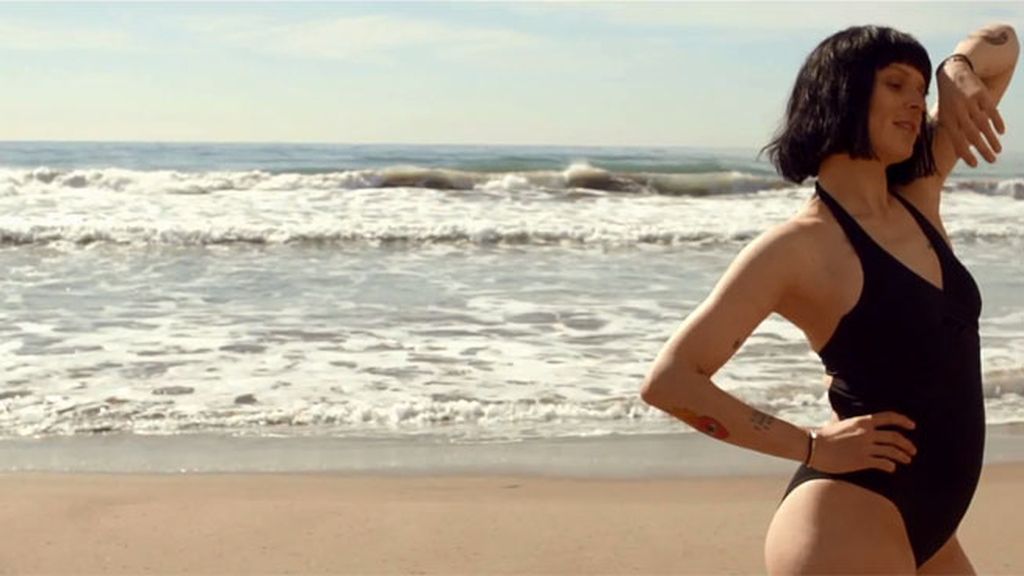 Eva González prefiere el bikini cómodo, Hiba Abouk "con un puntito sexy", y así les sienta