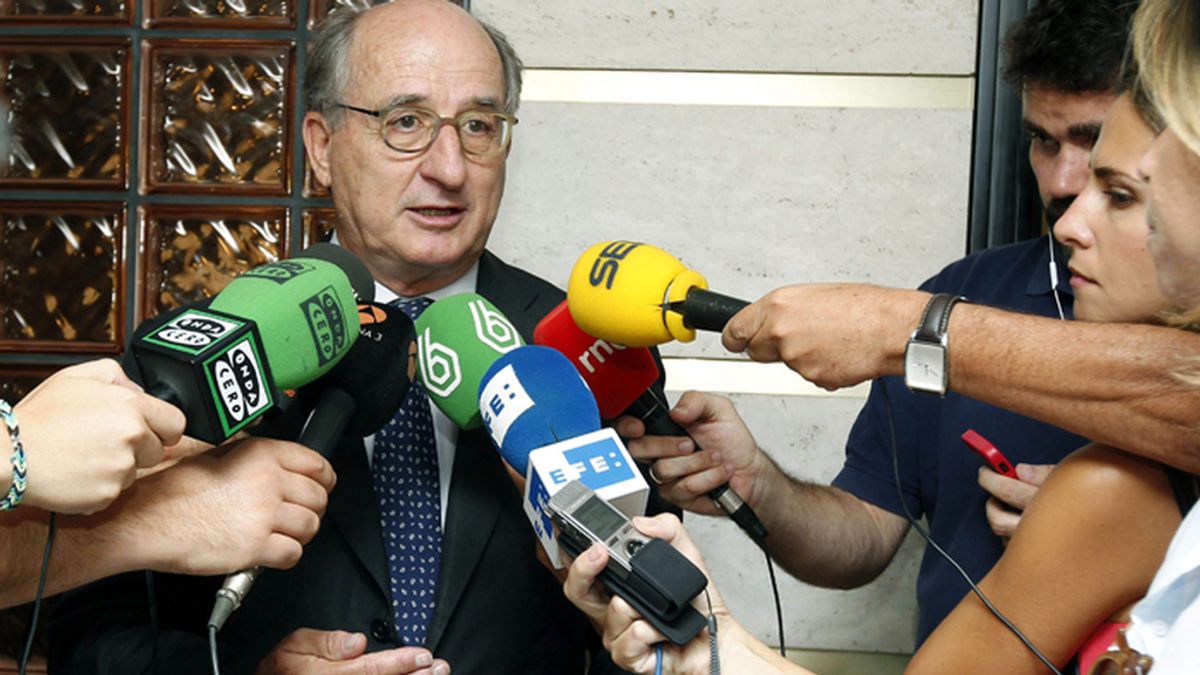 El presidente de Repsol, Antonio Brufau anuncia que a finales de año comenzarán las prospecciones en Canarias