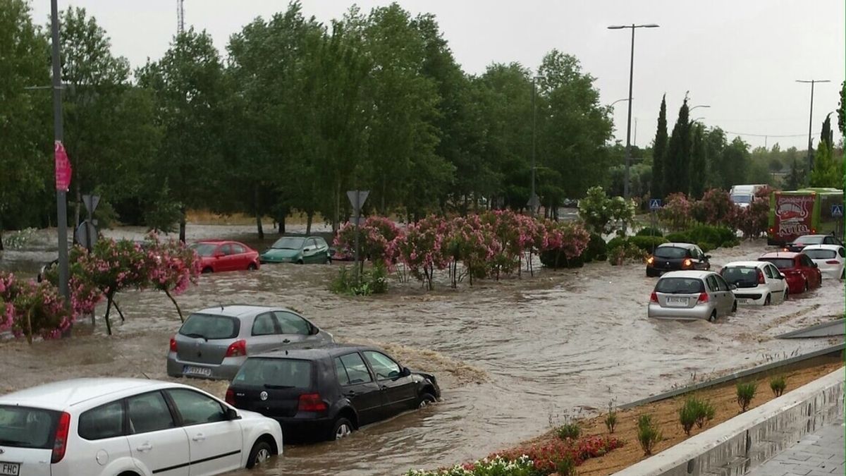 Las fuertes lluvias provocan cortes en calles y líneas del metro de Madrid