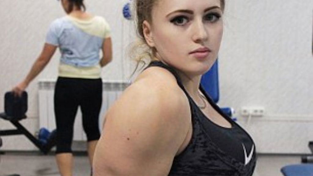 Julia Vins, una cara angelical con cuerpo de Hulk