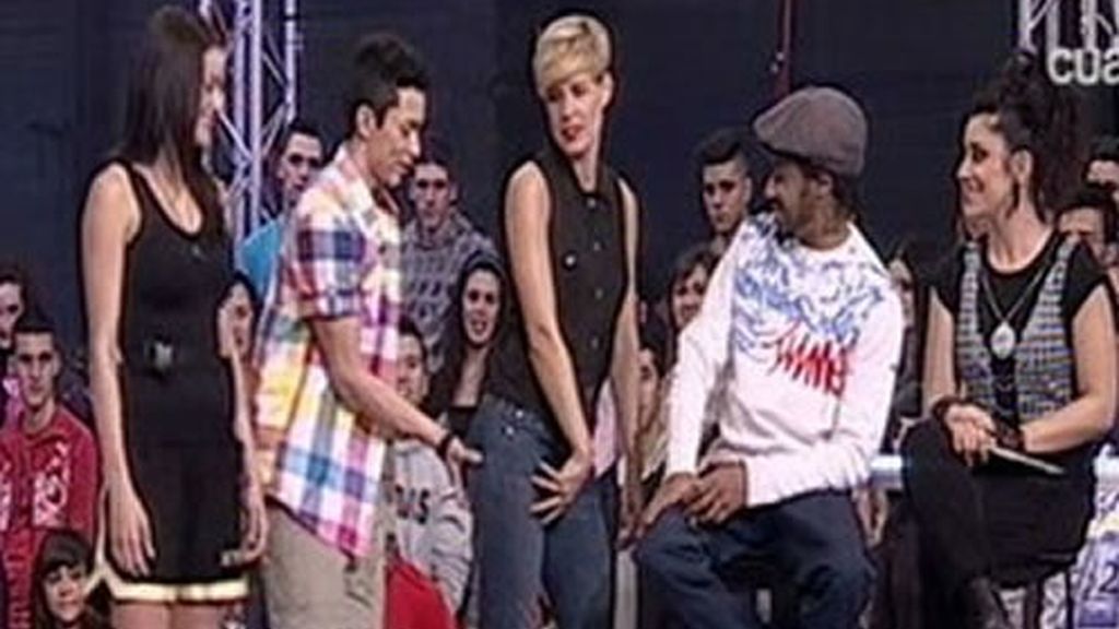 Bryan le toca el culo a Tania