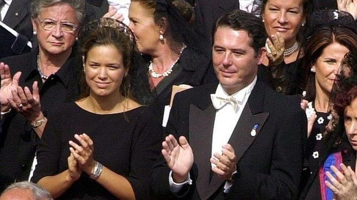 José María Michavilla, exministro de Justicia y su mujer, Irene Vázquez, en el Vaticano.