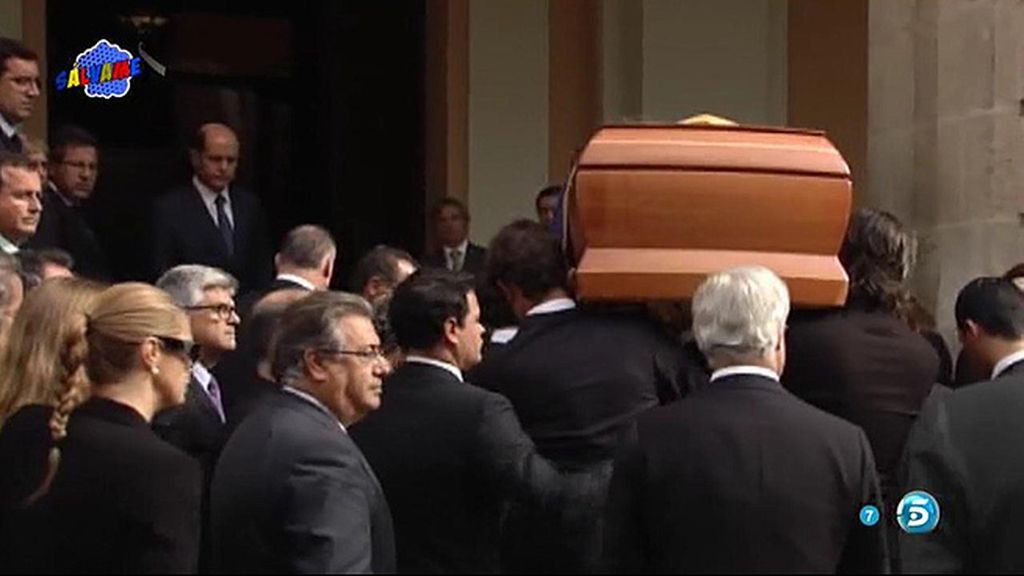 Multitud de personas acuden a la capilla ardiente