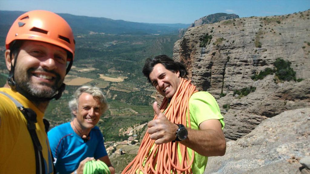 Ángel Cintero y Carlos Suárez, leyendas de la escalada, con Calleja en los Mallos de Riglos