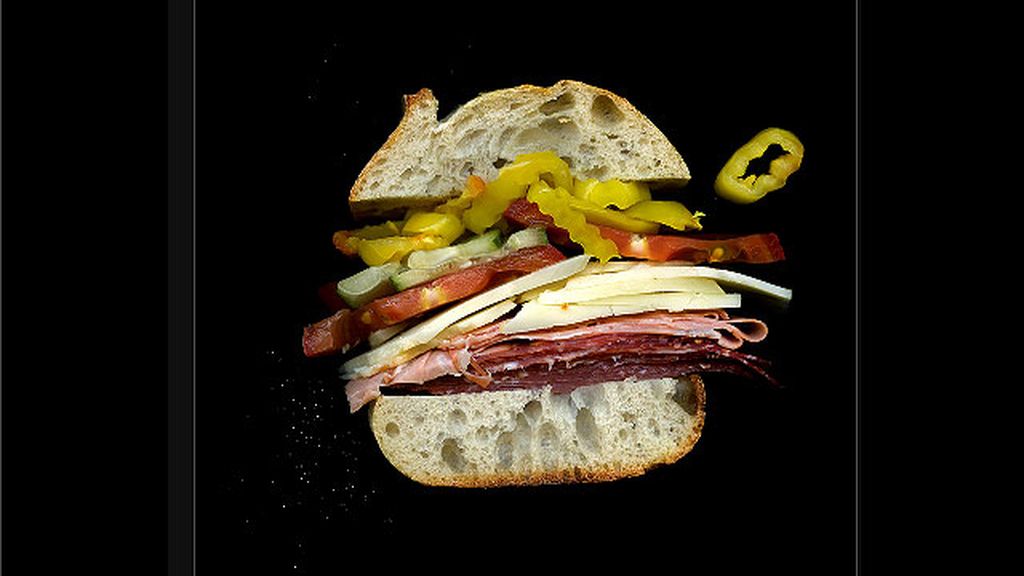 Una docena de sándwiches bajo el escáner