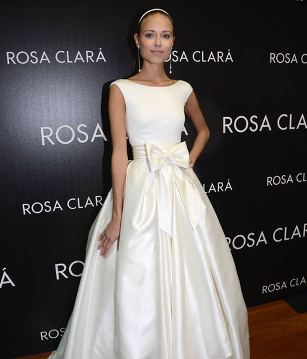 Dasha Kapustina, la novia de Fernando Alonso, ya se prueba trajes de novia